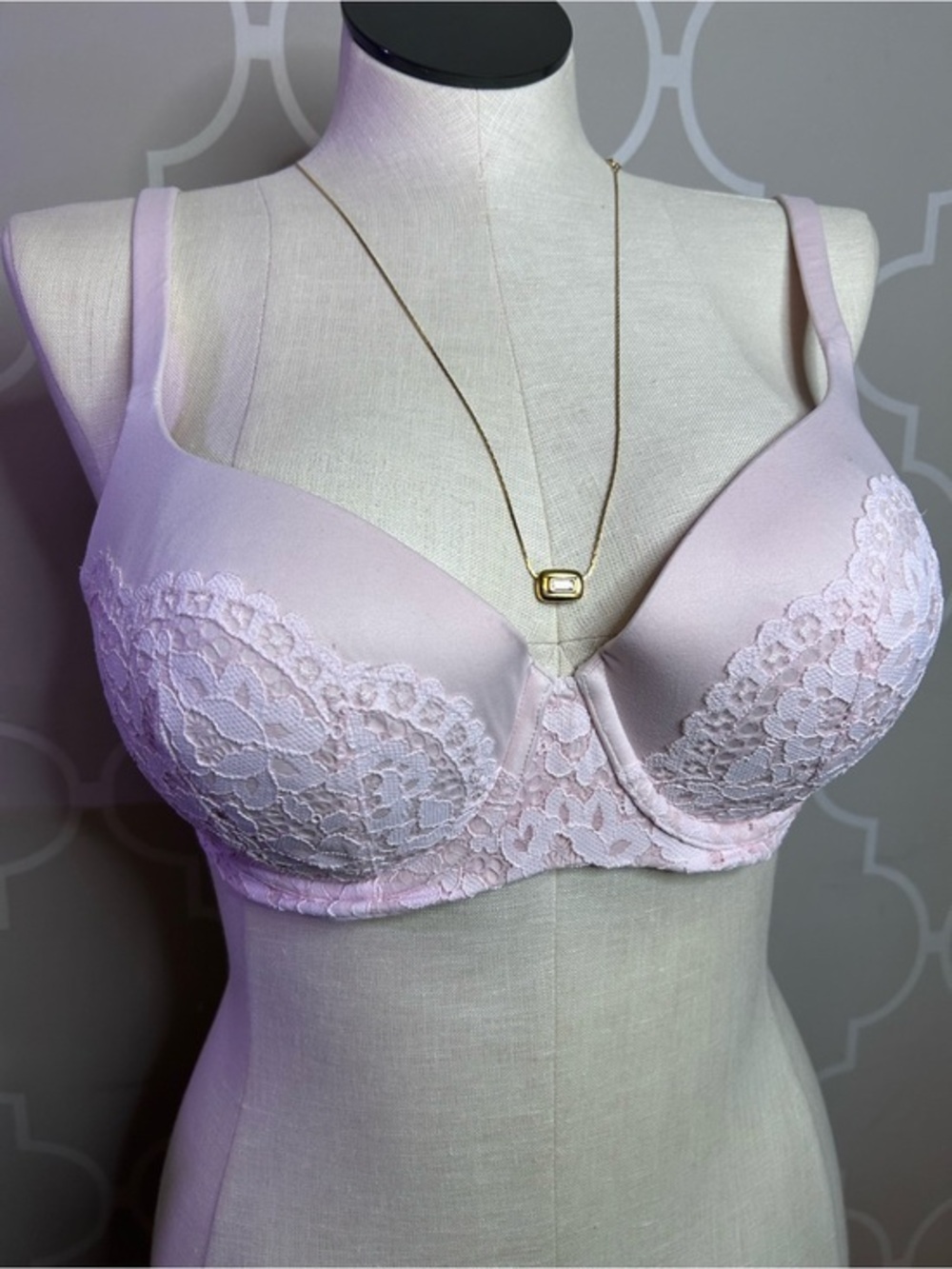 Victoria's Secret Light Pink Lace Underwire Push-Up Bra